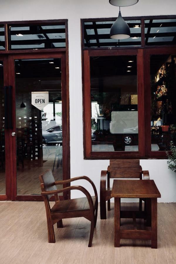 Slee Hostel Chiangmai (Adults Only) Chiang Mai Exterior photo