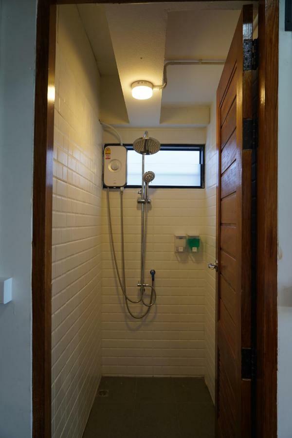 Slee Hostel Chiangmai (Adults Only) Chiang Mai Exterior photo